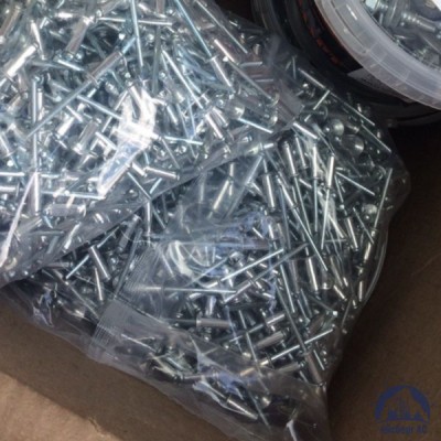 Заклёпка пластиковая нажимная черная 5х6,5 мм с шляпкой купить в Казахстане