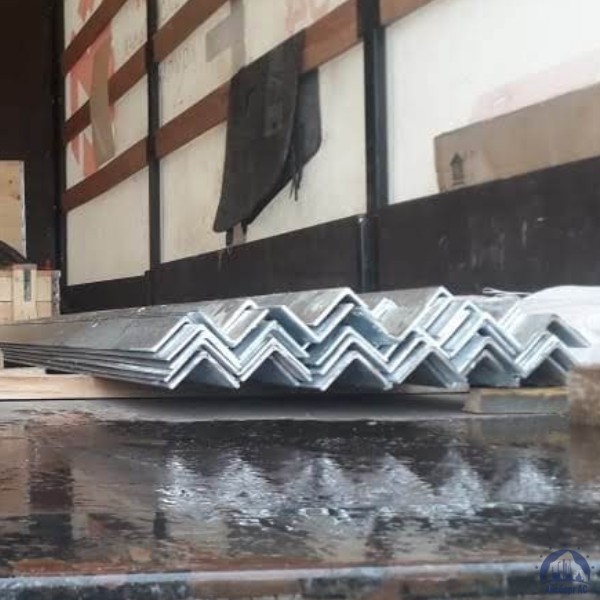 Уголок оцинкованный 90х90х6 мм ГОСТ 8509-93