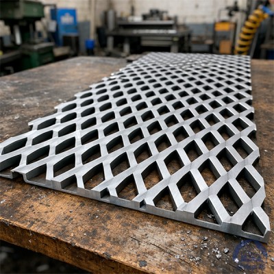 Алюминиевая декоративная просечно-вытяжная сетка 30х139х20 мм купить в Казахстане