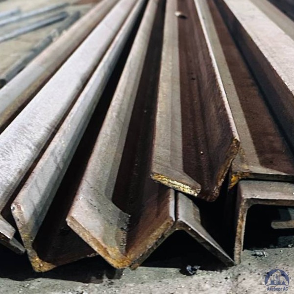 Уголок стальной равнополочный 100х100х10 мм С335 ГОСТ 8509-93