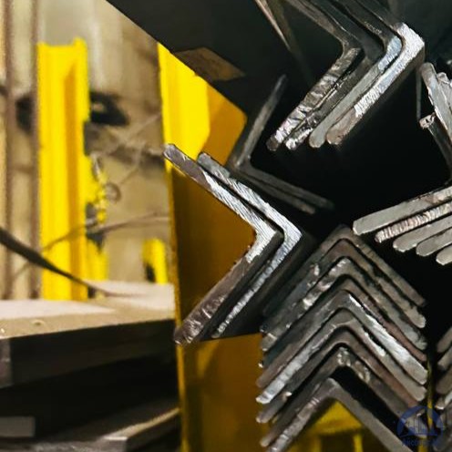 Уголок стальной равнополочный 70х70х8 мм С345 ГОСТ 8509-93