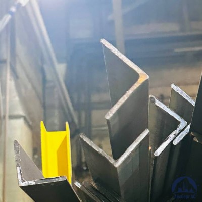 Уголок стальной равнополочный 70х70х8 мм С235 ГОСТ 8509-93 купить в Казахстане