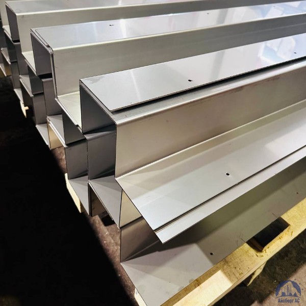 Профиль гнутый корытный 100х100х56х5 мм 09Г2С ГОСТ 8283-93